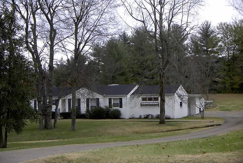 1st image of 718 Vosswood Dr