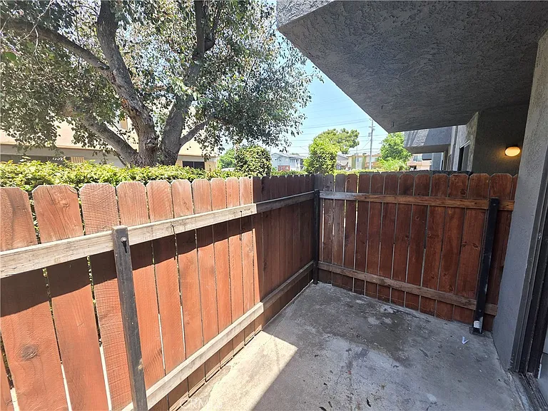 6911 Woodley Ave #106 — Photo 6