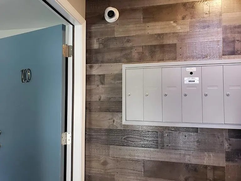 Hallway/Entryway