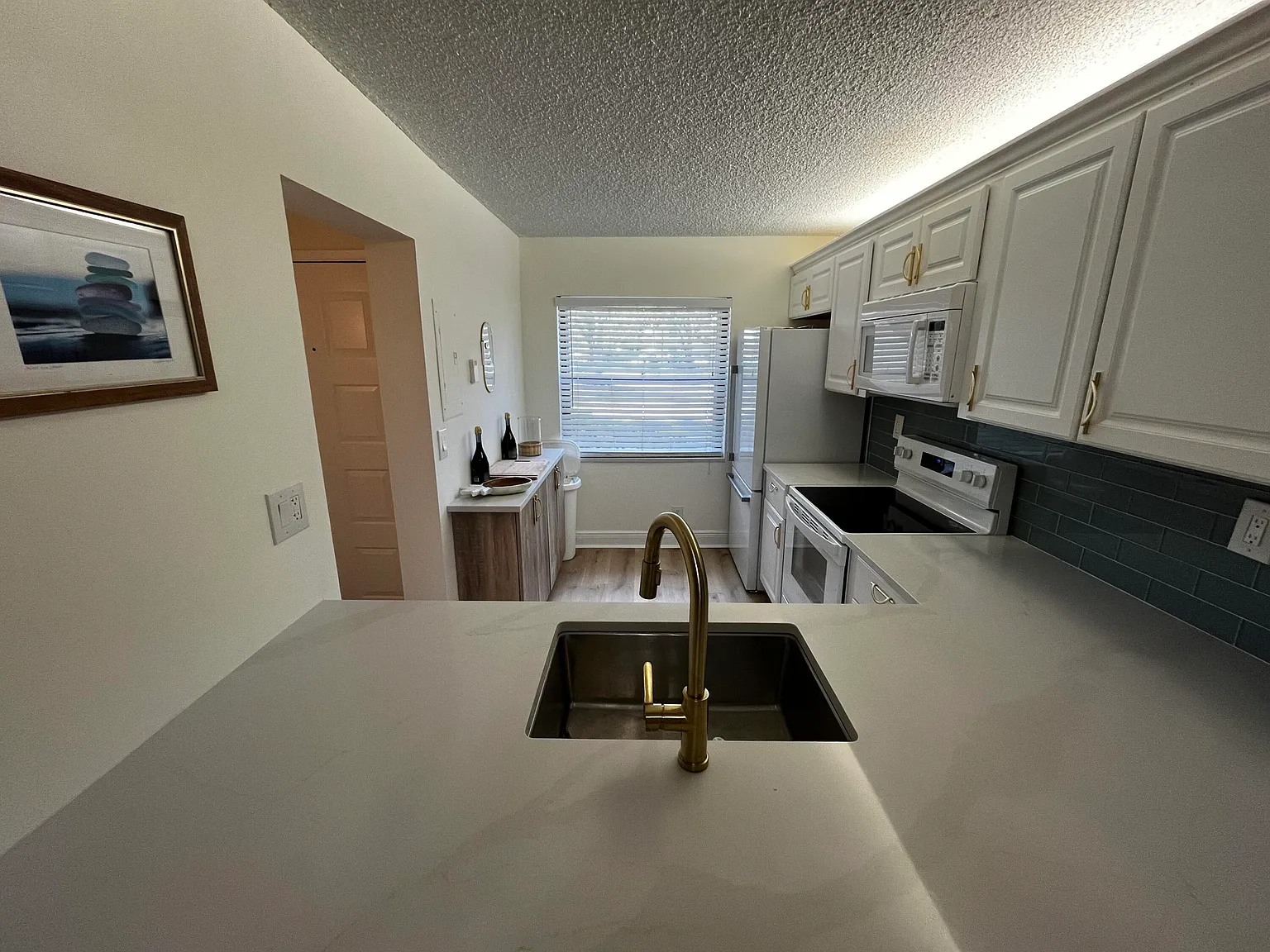 2 bed, 2.0 bath, 1000 sqft, $5,000 — Photo 4