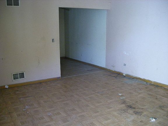 5th image of 417 Maude Ave
