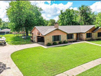 202 Larkspur St, Lake Jackson, TX, 77566