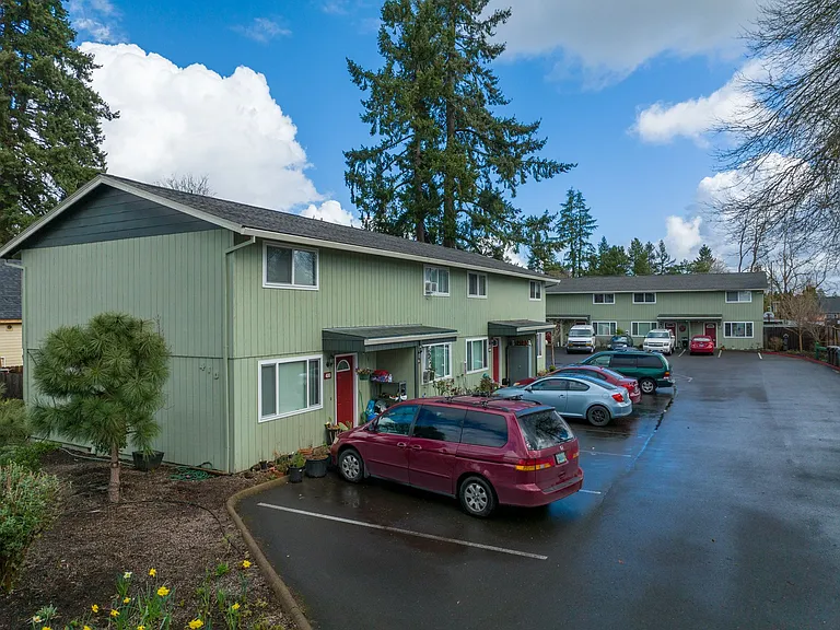 Brentwood Apartments — Photo 10