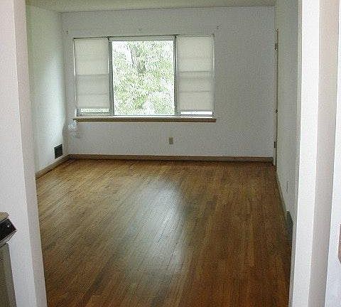 5th image of 2112 36th St APT 4