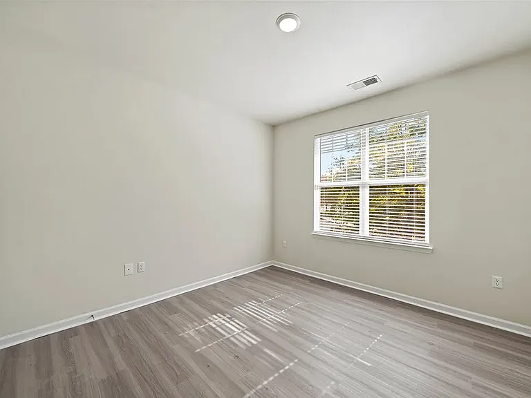 Grand Oaks Apartment Homes — Photo 11