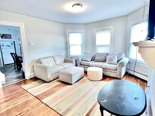 13 Phillips St, Lowell, MA 01854