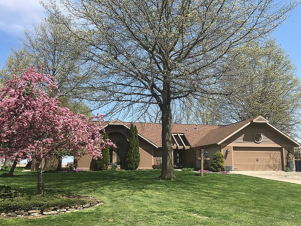 2nd image of 512 Meadow Ln