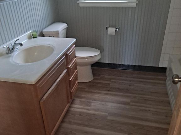 5th image of 406 Elm St #2