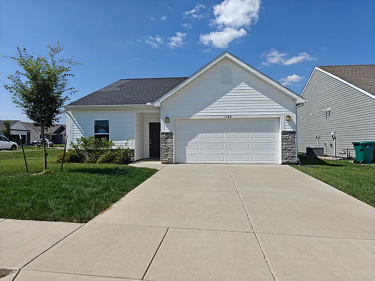 1182 Thorny Ln — Photo 1