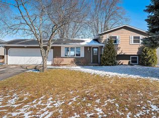2949 Gilbert Dr, Green Bay, WI 54311
