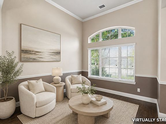 3rd image of 1014 Dunhill Ln