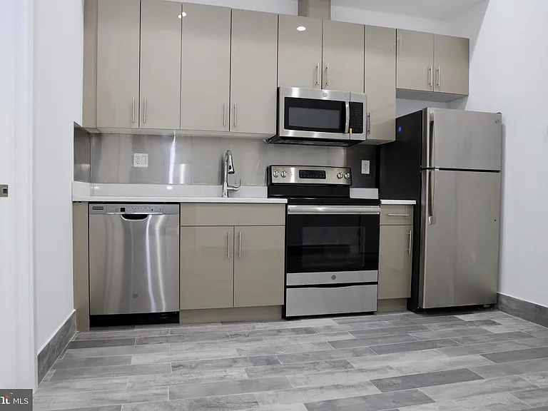 1231 Vine St #1 — Photo 4