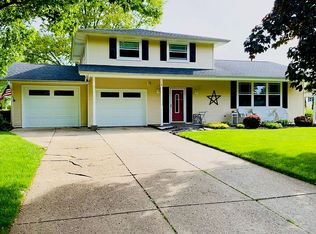31 Sleepy Hollow Ln, Orchard Park, NY 14127