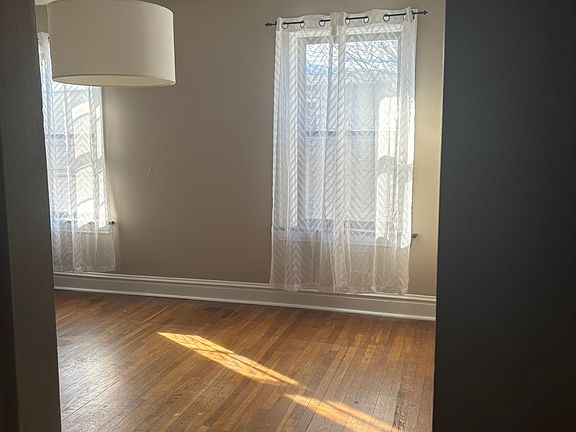 4th image of 5062 Winona Ave #A