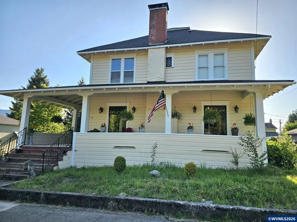 329 S 1st Ave, Mill City, OR 97360