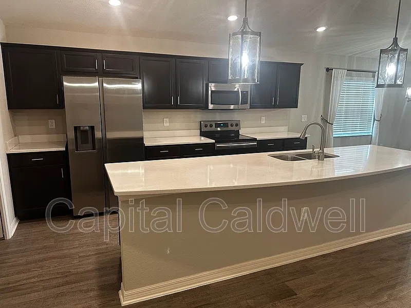4 bed, 2.0 bath, 1710 sqft, $2,850 — Photo 4