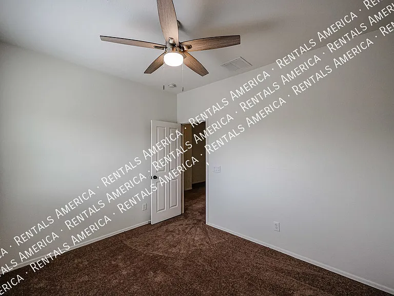 3481 E Vernon St — Photo 37