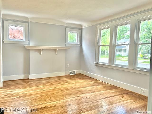 544 Laprairie St, photo 5