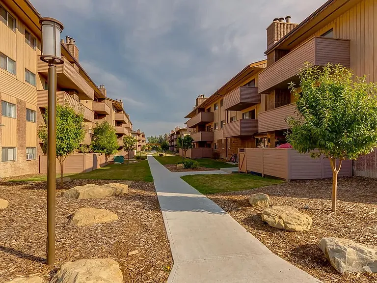 2120 Southland Dr SW — Photo 32