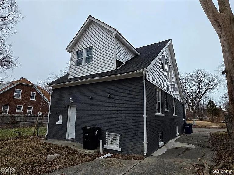 5217 Lakeview St — Photo 4