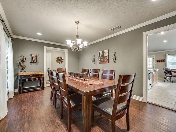 4th image of 308 College Creek Dr