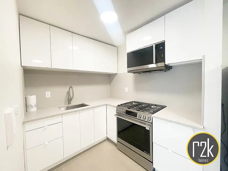 3825 Parsons Blvd #5L — Photo 12