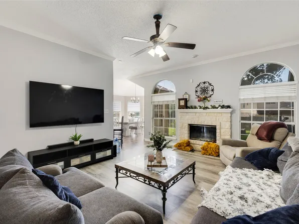 2349 Bentley Ct, Grand Prairie, TX 75052