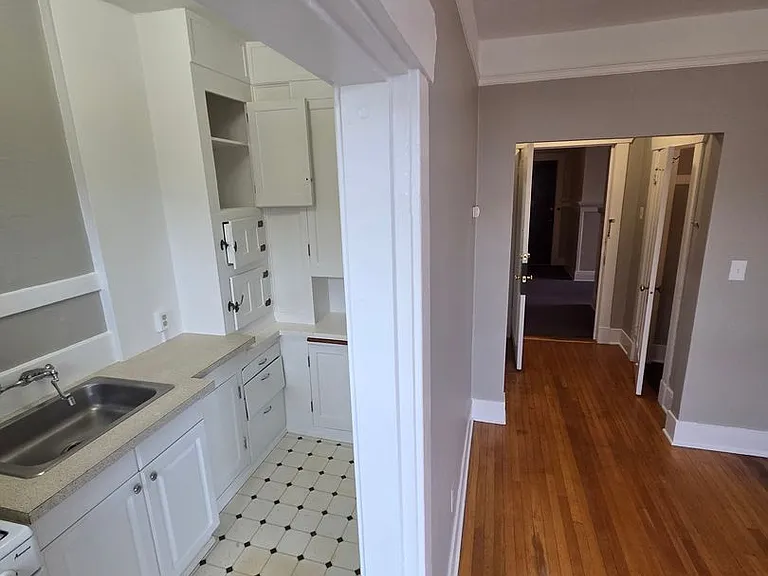 Seward Apartments — Photo 14