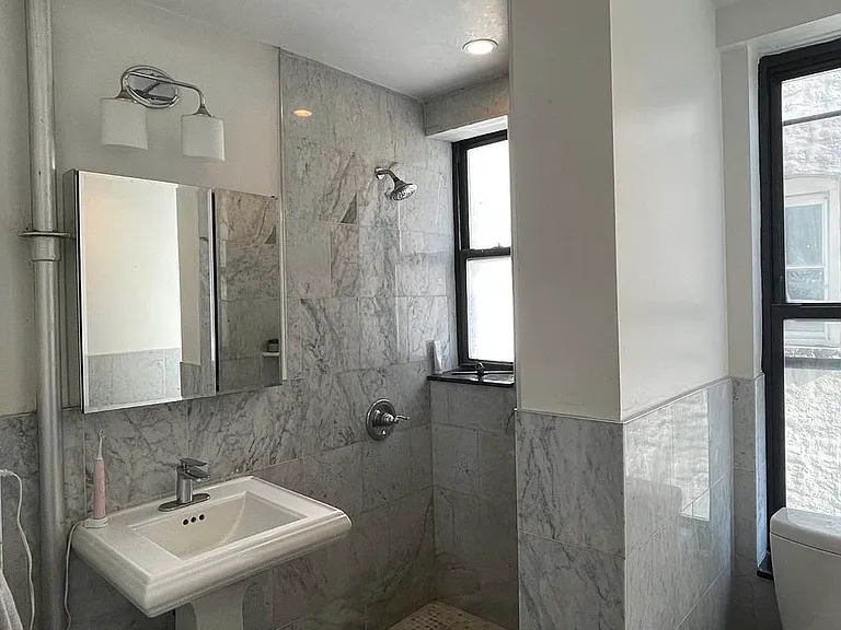 227 Kingsland Ave #12 — Photo 4