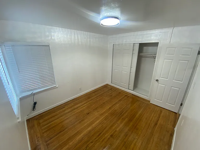 21411 Locust St — Photo 18