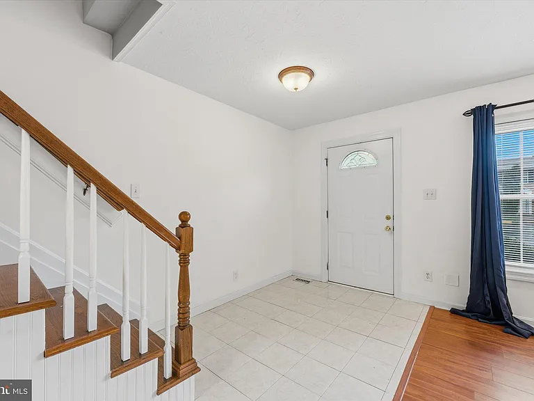 129 N Duke Dr — Photo 5