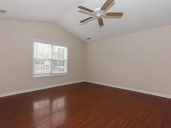 4th image of 180 Foster Trace Dr