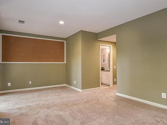 5th image of 47 Arell Ct