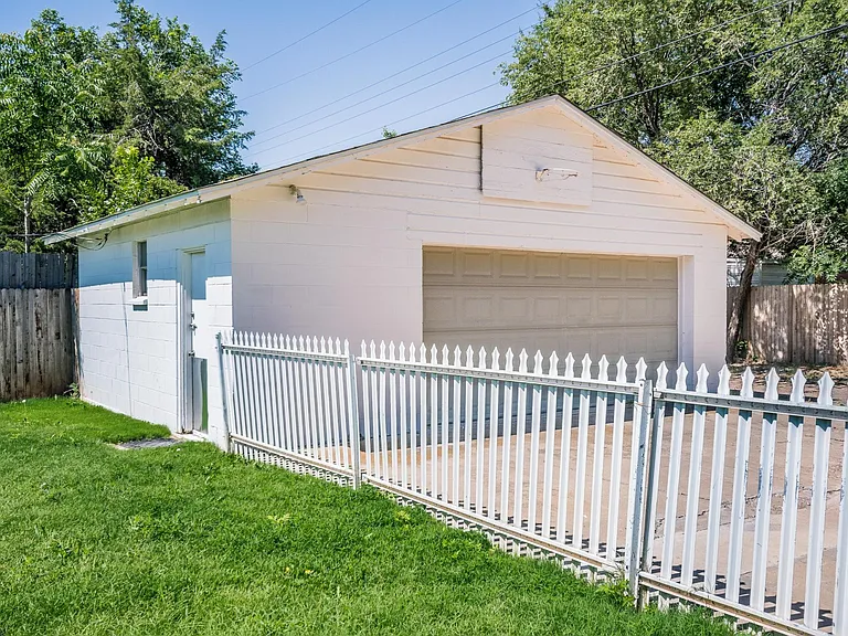 1612 Crockett St — Photo 17