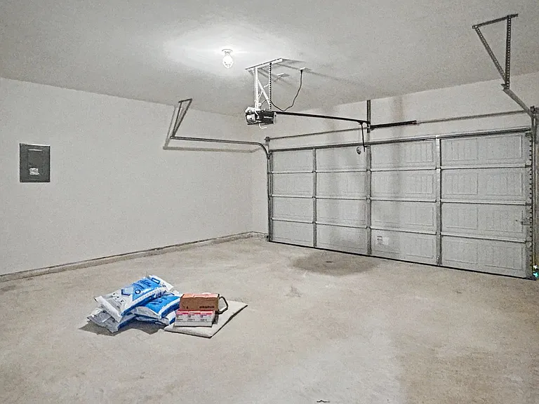 2437 Dielman Dr — Photo 24