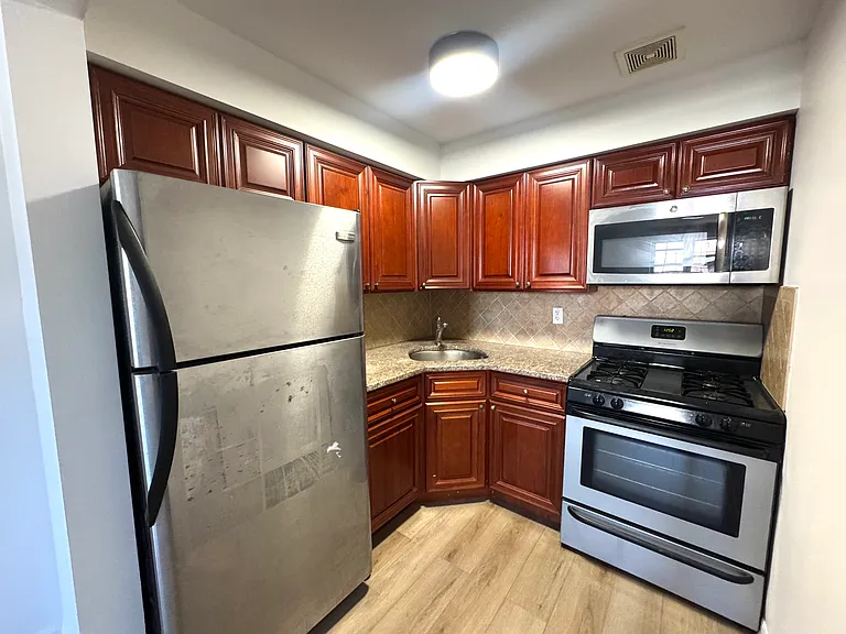 26-26 30th St #6 — Photo 3