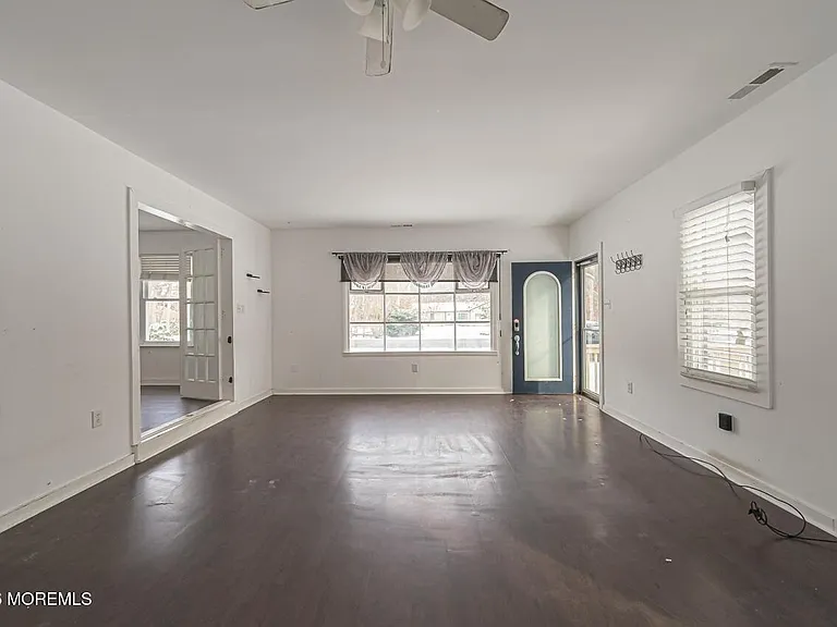 401 S Ash Ave — Photo 7