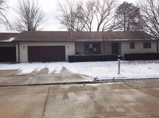 13 S Country Club Hts, York, NE 68467