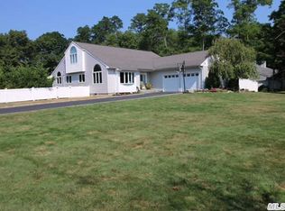 19 Elderwood Dr, Saint James, NY 11780