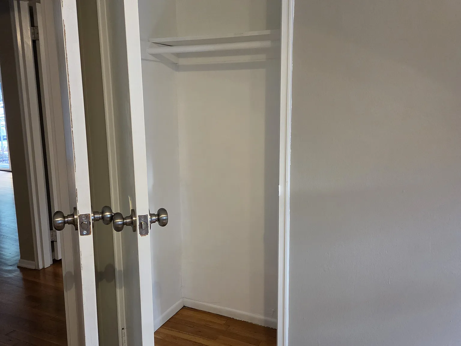 2 bed, 1000 sqft, $2,500 — Photo 3