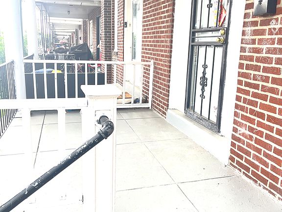 2nd image of 550 1/2 Van Kirk St