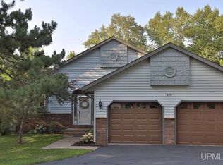 223 Crestview Dr, Marquette, MI 49855
