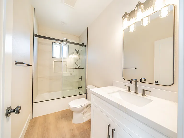 11186 Vernon Ave #B — Photo 10
