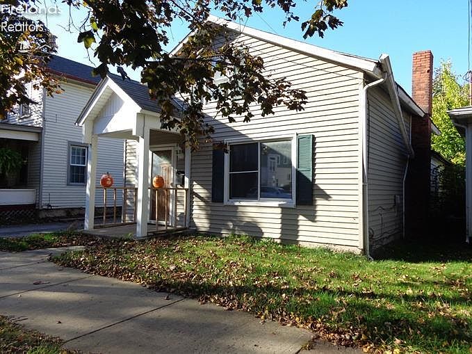 2nd image of 419 Franklin St