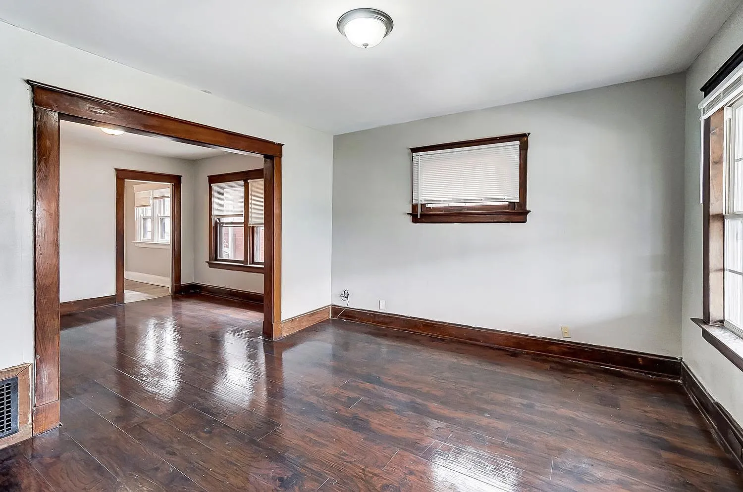 2 bed, 1050 sqft, $800 — Photo 4