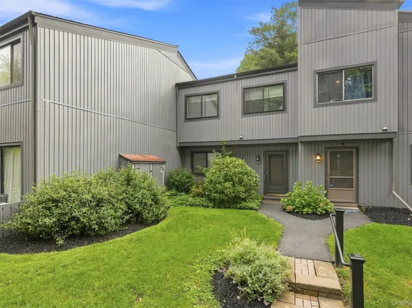 1905 Magnolia Walk, Poughkeepsie, NY 12603