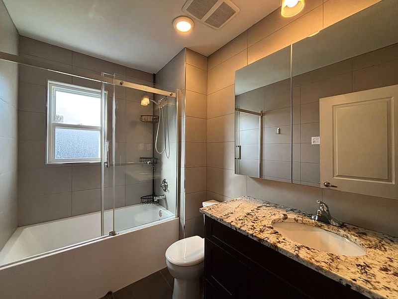 Burnaby Apartment for rent - 2 Bedrooms — photo 13