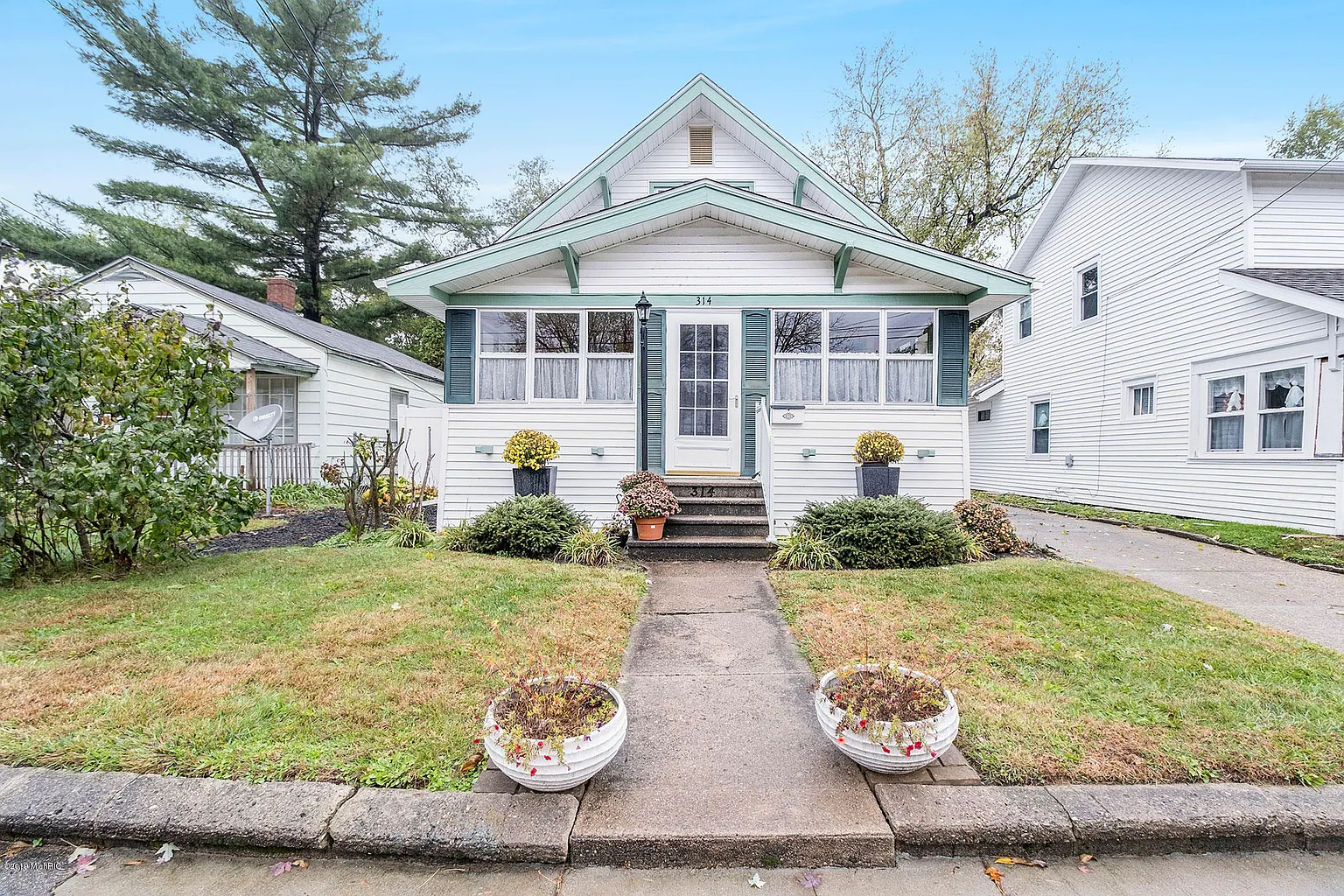 314 Iroquois Ave photo 1