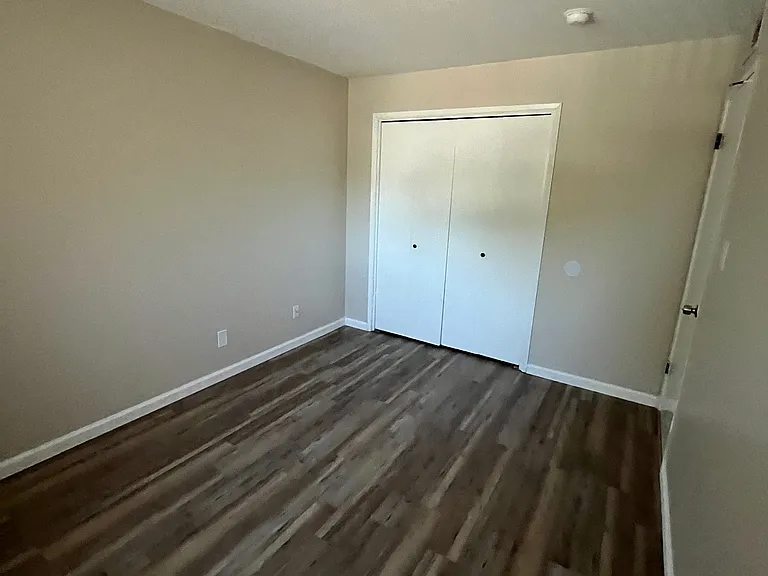 405 E Locust St #5 — Photo 18
