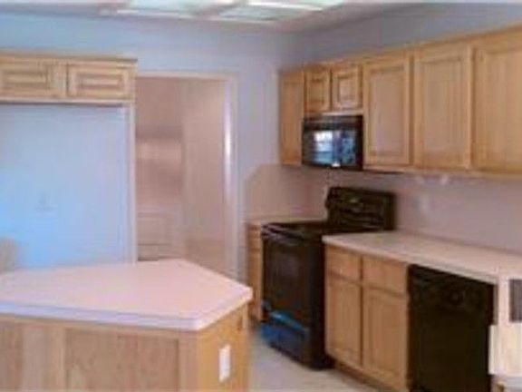 2nd image of 2918 Woodcreek Ln